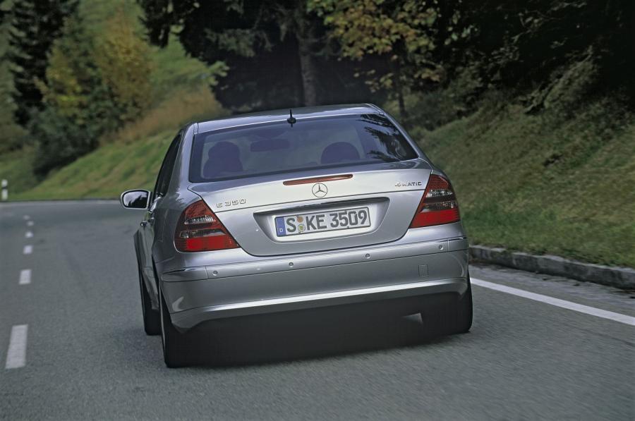  Mercedes-Benz E-Class 2002 года  (фото 40 из 448)